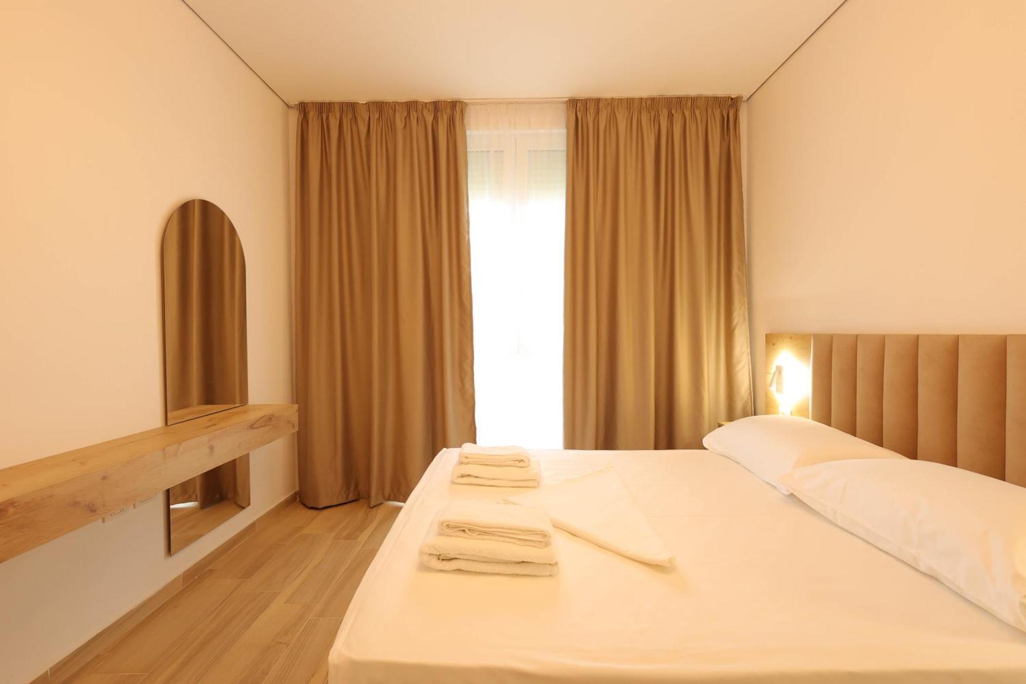 Sanpietro Vacation Apartments Durres Exterior photo