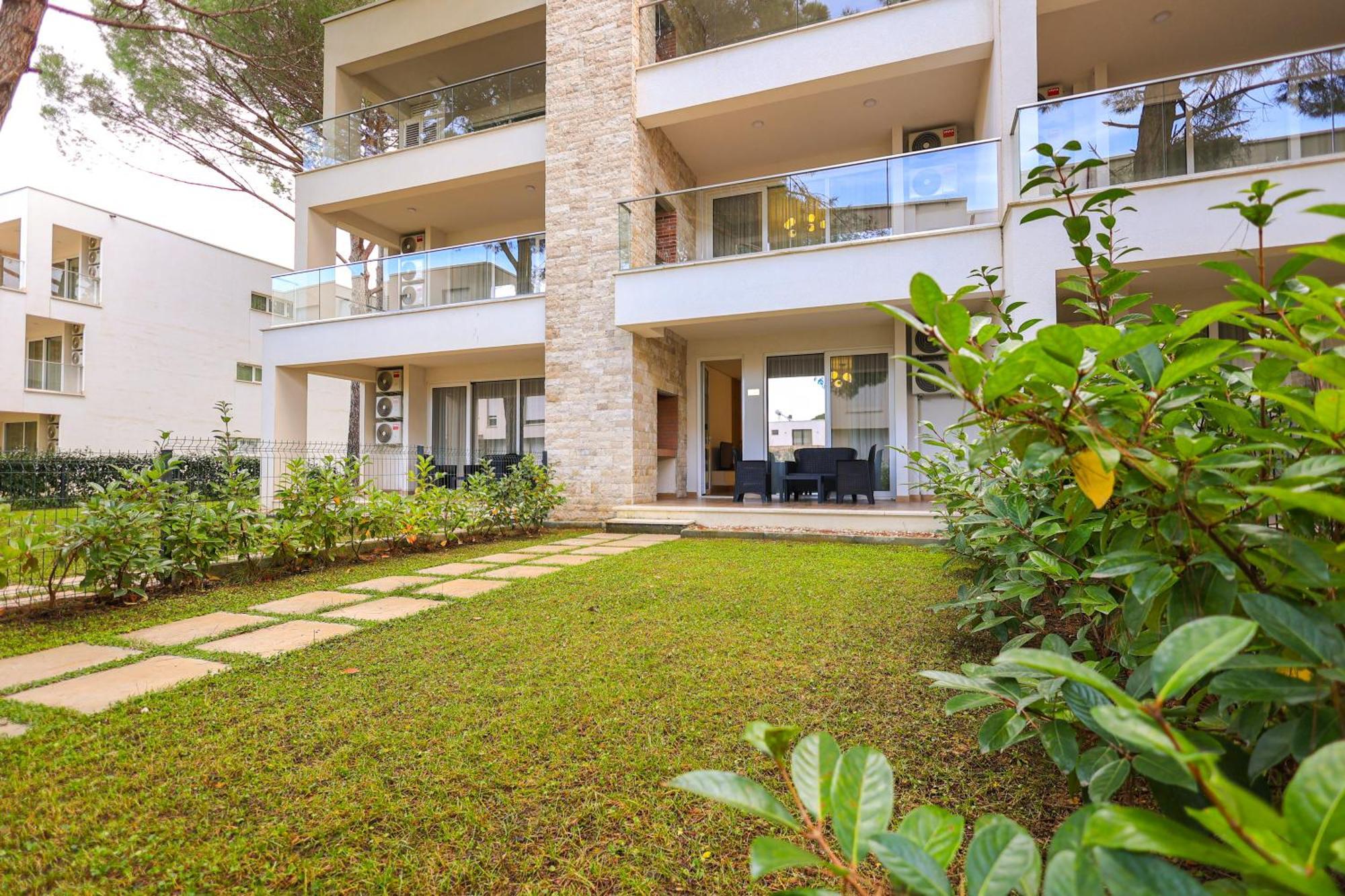 Sanpietro Vacation Apartments Durres Exterior photo