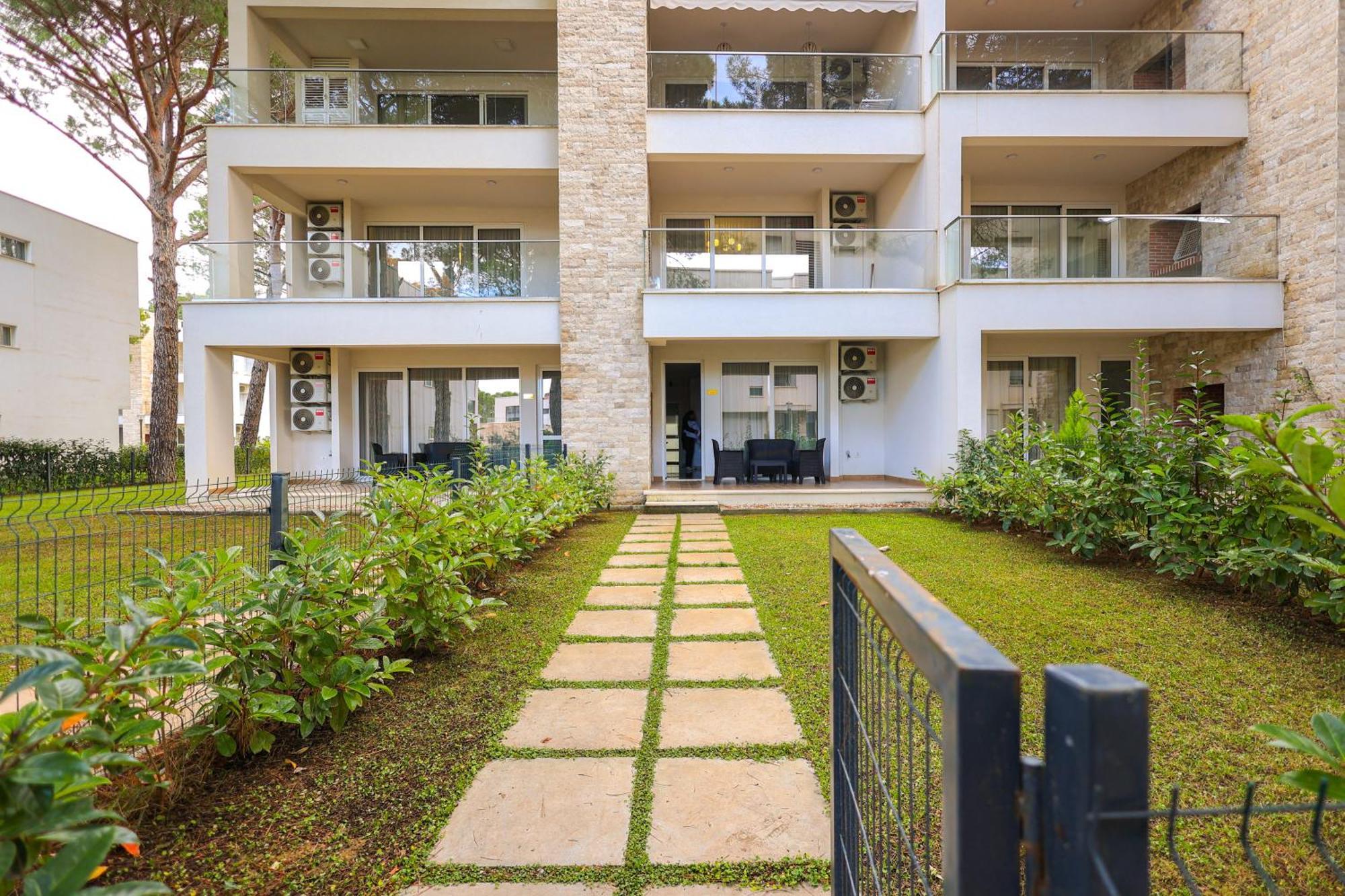 Sanpietro Vacation Apartments Durres Exterior photo